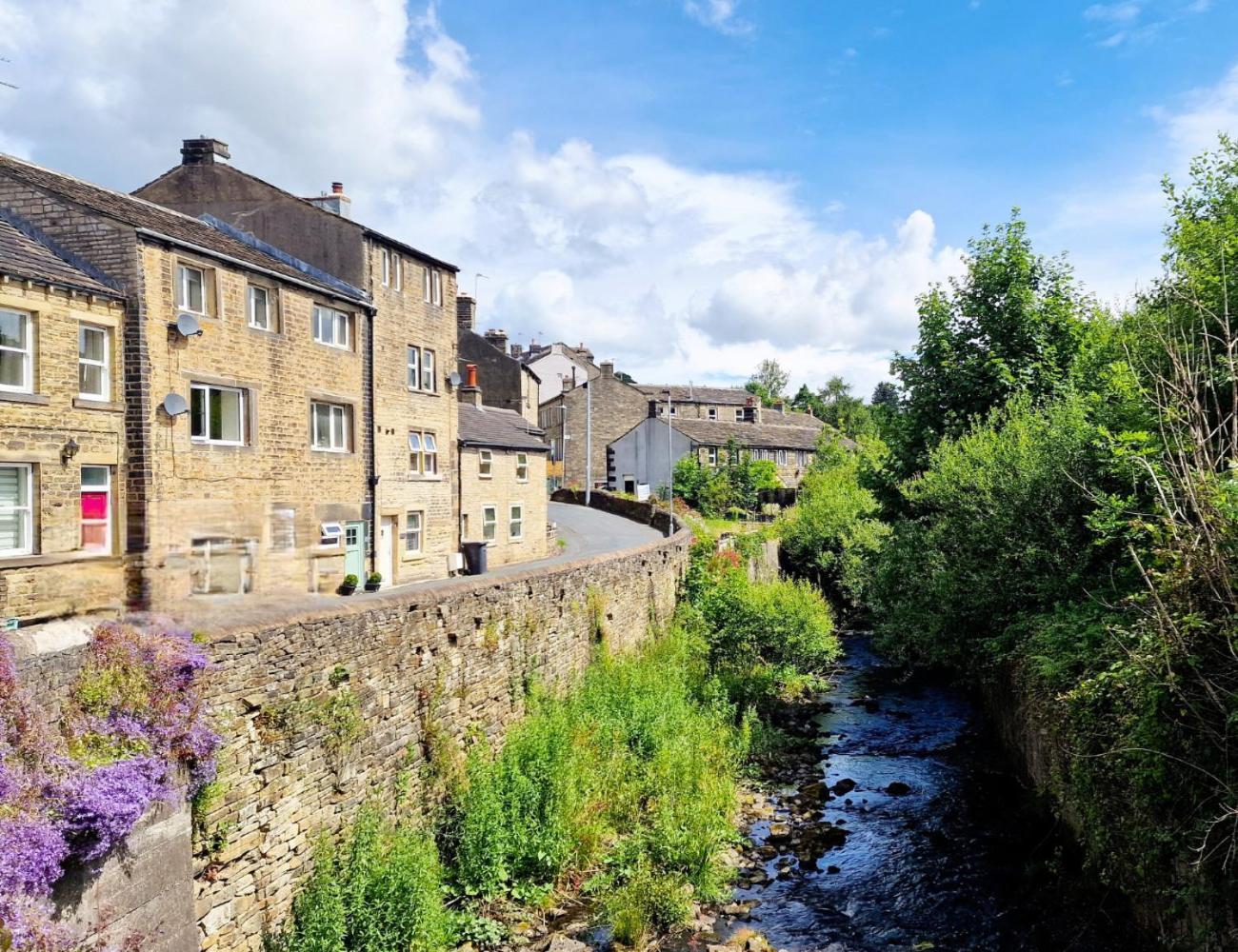 The Old Wash Kitchen - Charming Character Cottage In Holmfirth, Yorkshire Kültér fotó