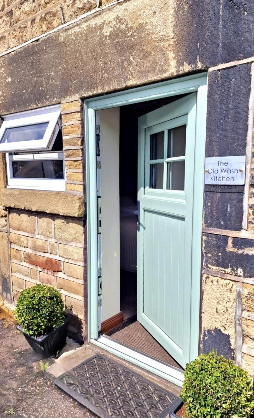 The Old Wash Kitchen - Charming Character Cottage In Holmfirth, Yorkshire Kültér fotó