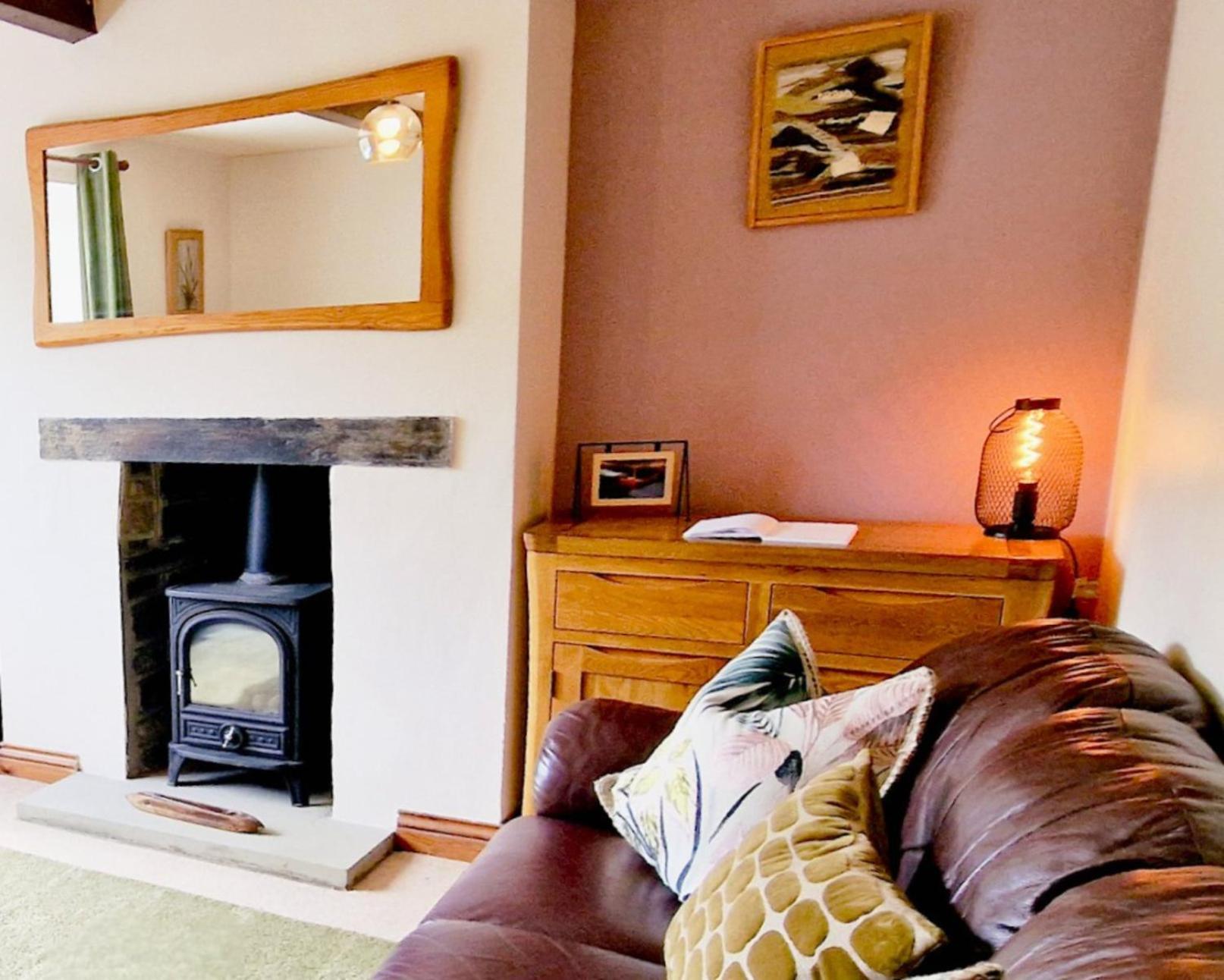 The Old Wash Kitchen - Charming Character Cottage In Holmfirth, Yorkshire Kültér fotó